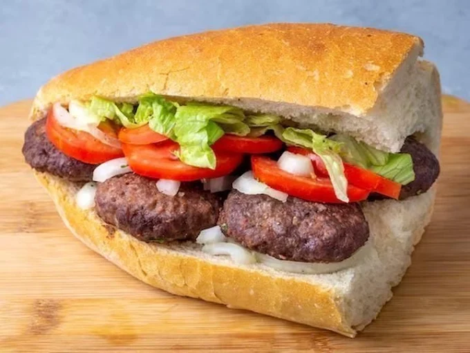 Yarım ekmek arası köfte